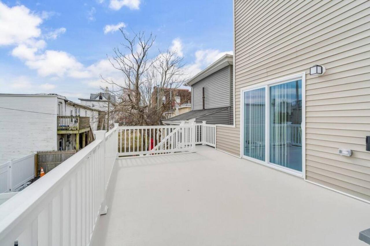 Holiday home Next To Convention Center, Dave And Busters And Shops With Parking *